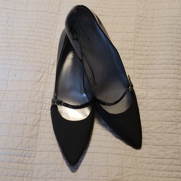 Stunning black patent leather and suede pumps. - Picture 2 of 5